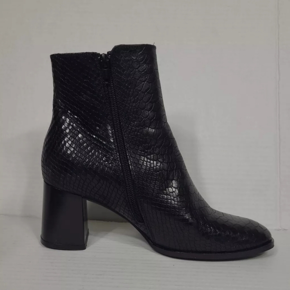 Antonio de Falia Camila Embossed  Black Heeled Ankle Boots Women's size‎ 8 Snake - Picture 7 of 9